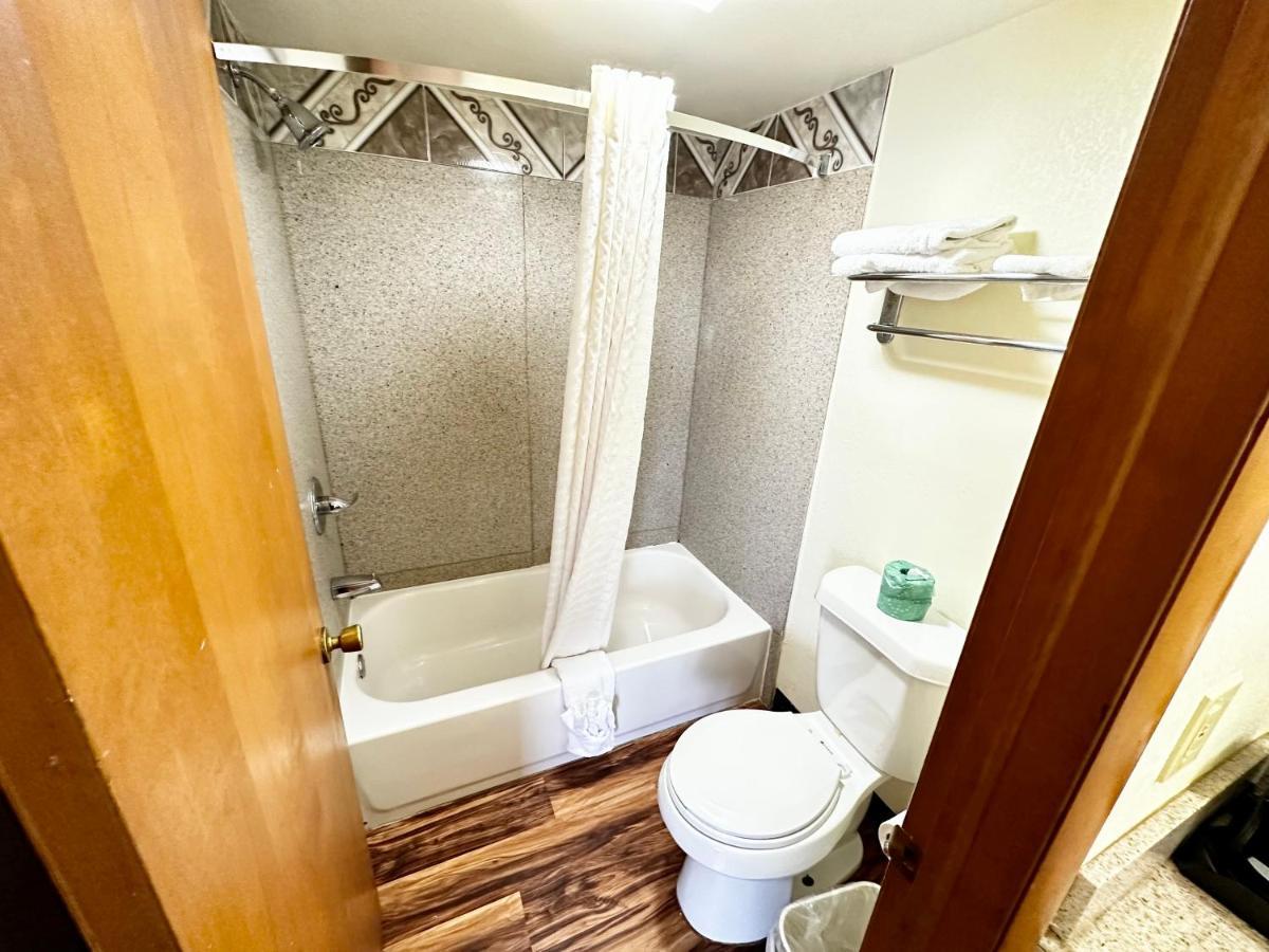 Regency Inn Iola Buitenkant foto