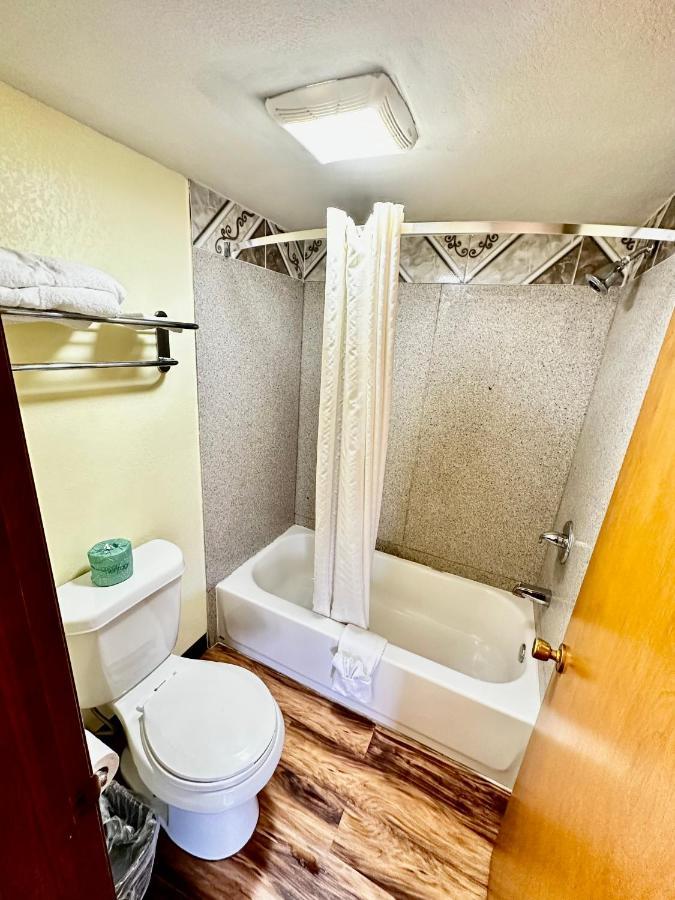 Regency Inn Iola Buitenkant foto