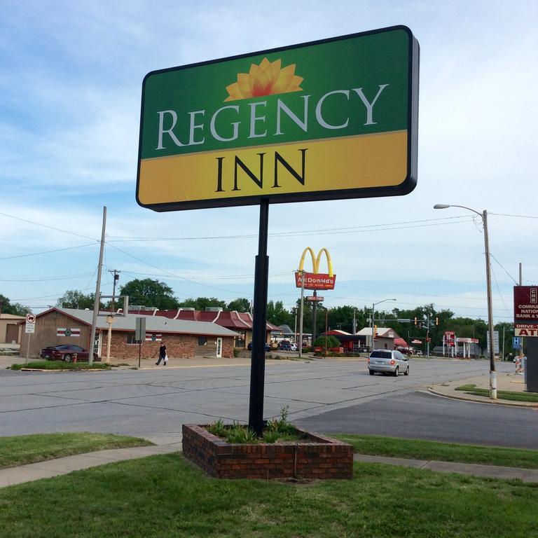 Regency Inn Iola Buitenkant foto