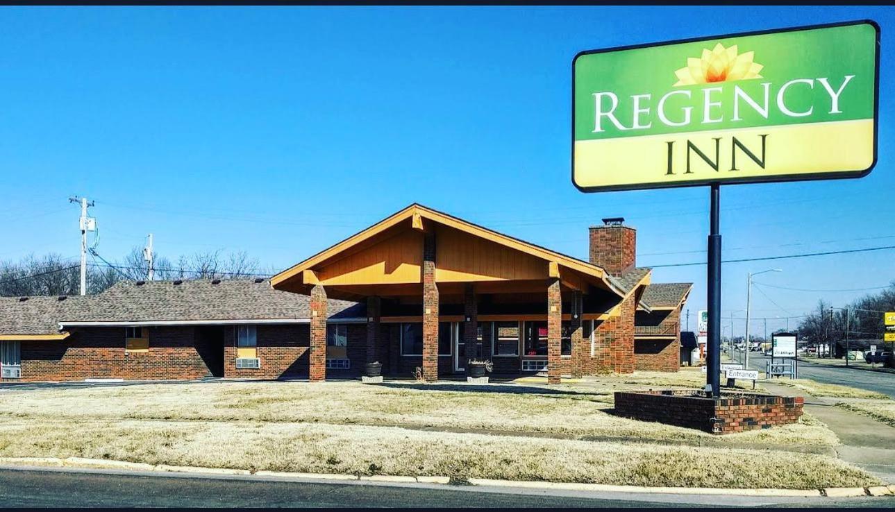 Regency Inn Iola Buitenkant foto