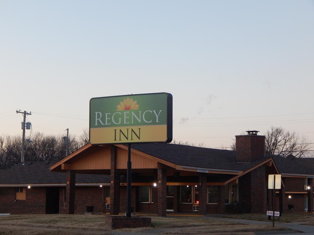 Regency Inn Iola Buitenkant foto
