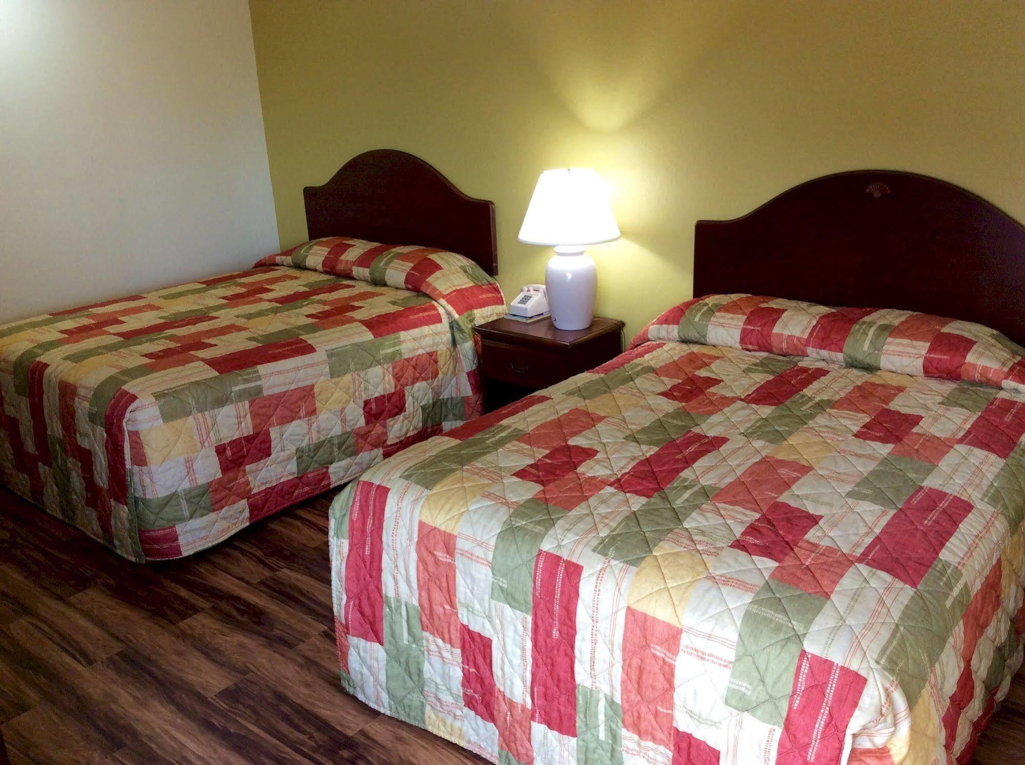 Regency Inn Iola Buitenkant foto